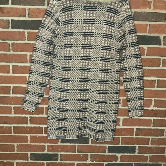 Upcycled fur collar sweater - Picture 5 of 5